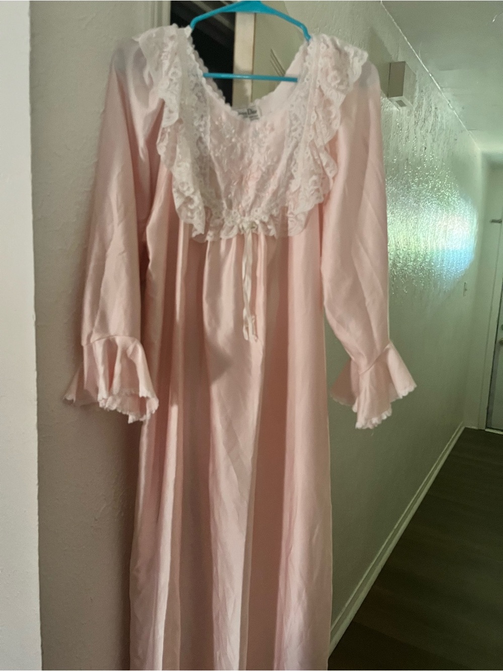Vintage-Inspired Light Pink Lace-Trim Nightgown with Ruffled Sleeves